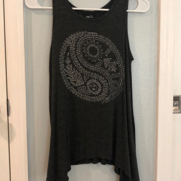 Gray flowy tank top - Picture 2 of 3
